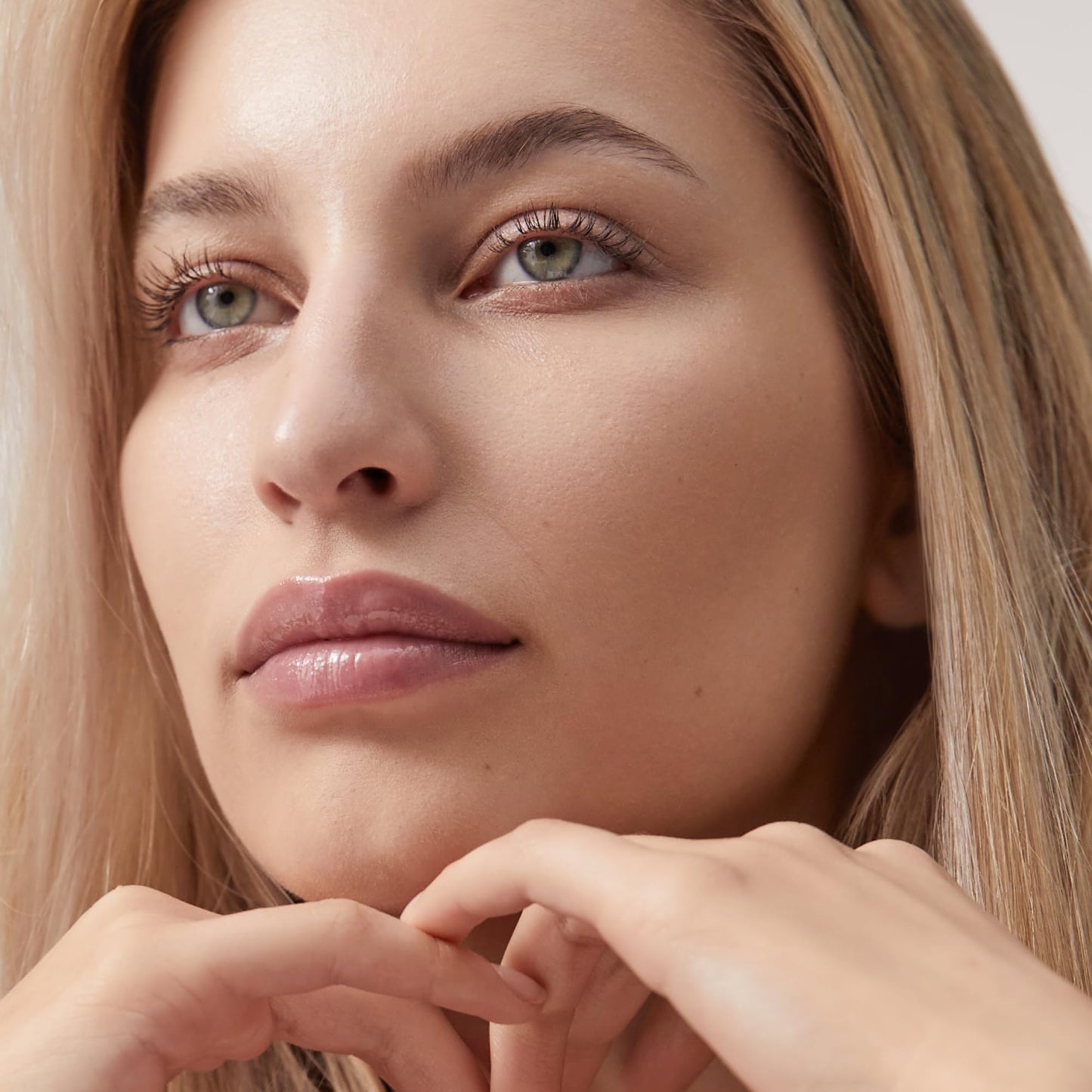 Summer Fridays Sheer Skin Tint - Skin Tint with Hyaluronic Acid - Helps Diminish Uneven Skin Tone - Sheer to Light Coverage - Shade 2 - Light with Cool Undertones (1 Fl Oz) Summer FridaysBuy Supplements Australia