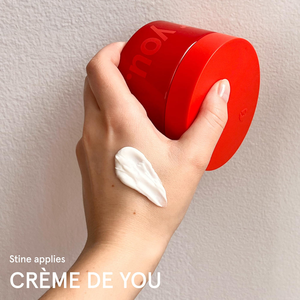 Glossier Crème de You Dry-Touch Body Butter - Signature You Fragrance Scented Body Cream for Dry Skin & 24 Hour Hydration - Shea Butter & Jojoba Oil - Warm & Spicy - Dermatologist-Tested, Vegan, 215ml GlossierBuy Supplements Australia